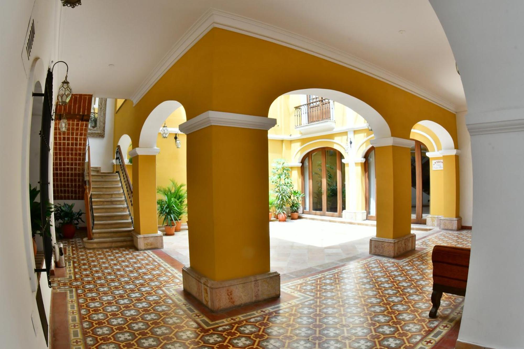 Parador Santa Maria La Real スクレ エクステリア 写真