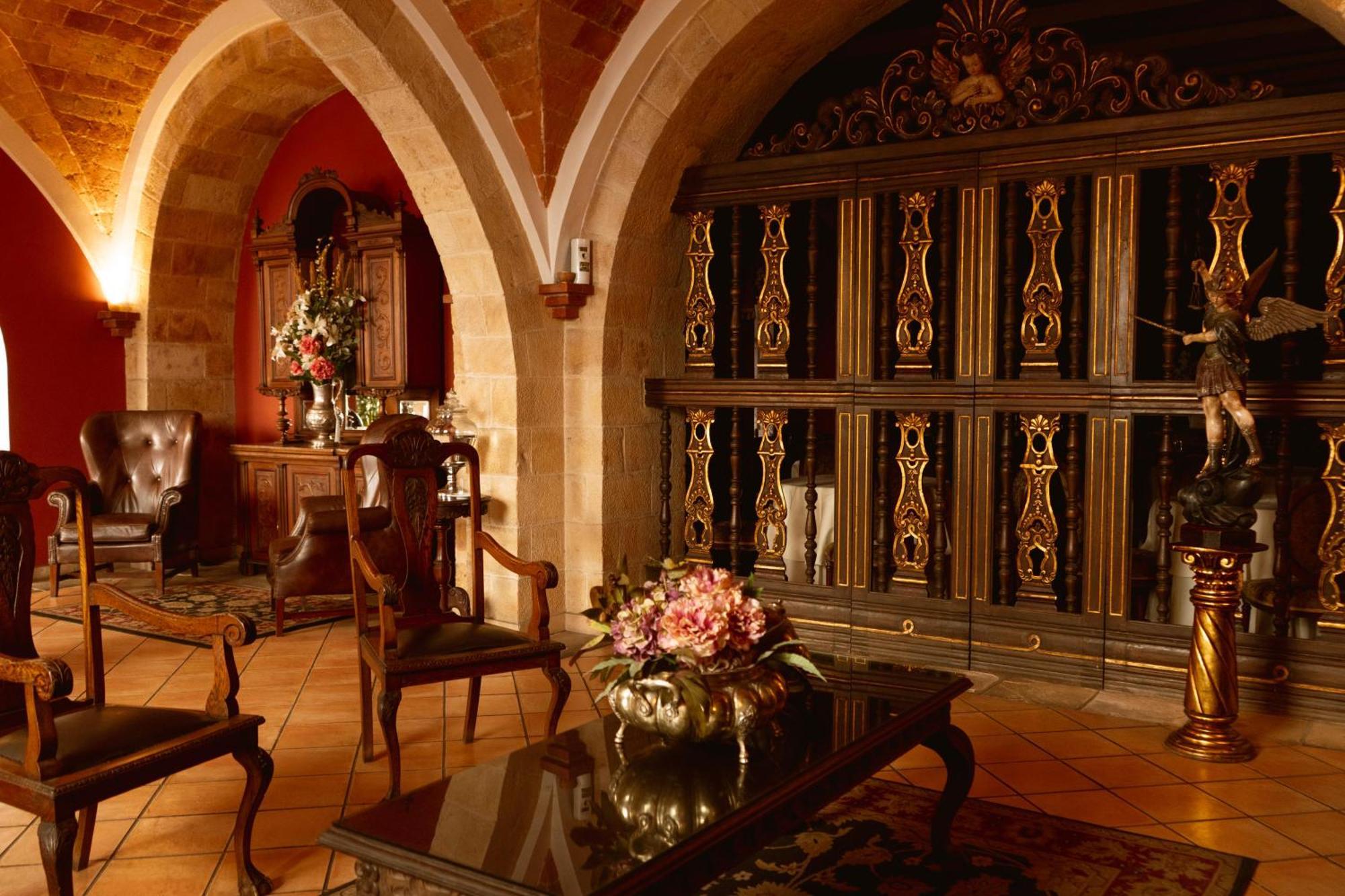 Parador Santa Maria La Real スクレ エクステリア 写真
